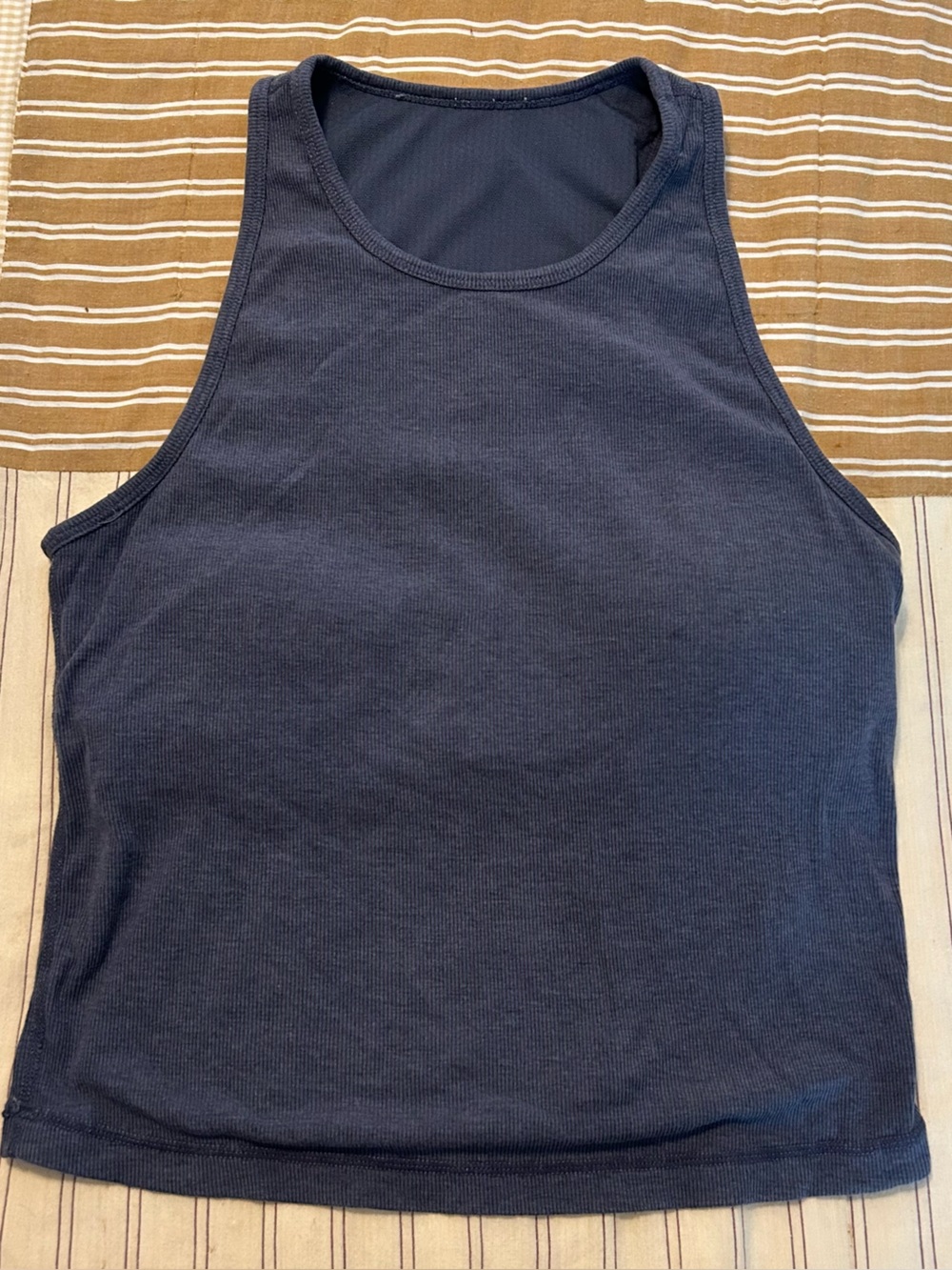 Vuori heather blue sunrise high neck tank top size medium